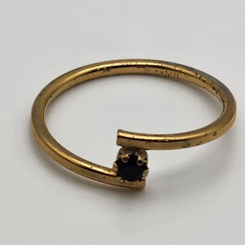 Vintage Avon Gold Tone & Black Rhinestone Ring (7.5)